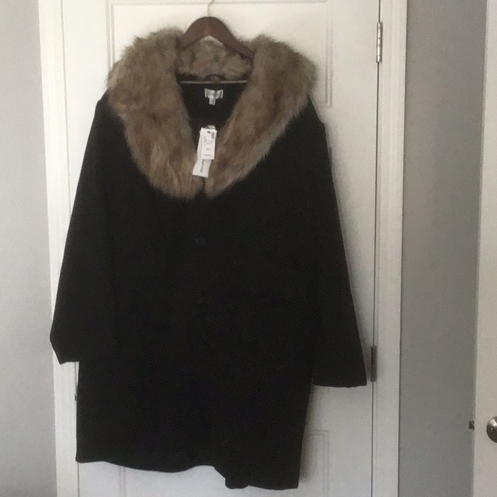 Plus 26/28W Avenue New with tags, Black Coat with Removable Faux Fur Collar